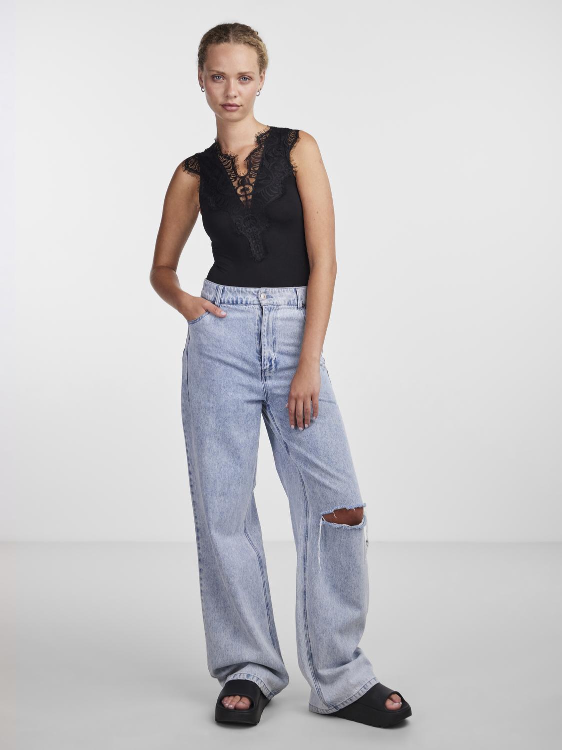 model_shot-front_full